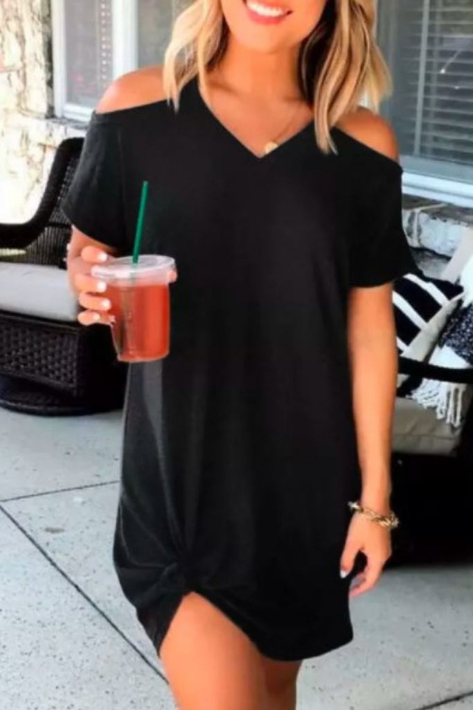 Solid Cold Shoulder Mini 
Dress without Necklace In Black