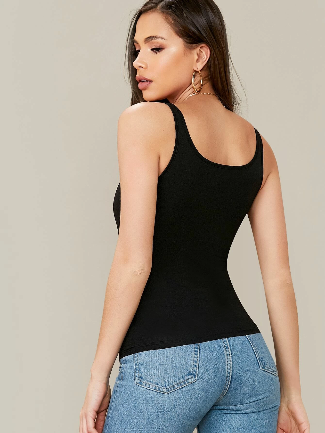 Form fitting black tank top – Styched Fashion
